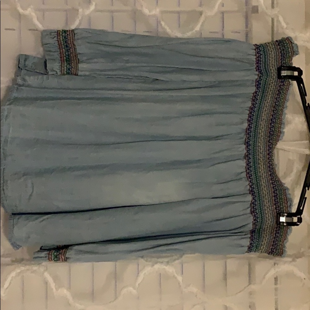 Denim look. Off the shoulder.